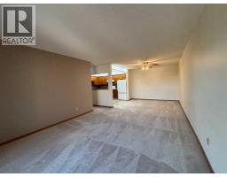 4pc Bathroom - 305, 3090 15 Avenue Se, Medicine Hat, AB T1B3Z3 Photo 6