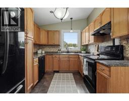 Kitchen - 2811 13 Avenue S, Lethbridge, AB T1K0S9 Photo 11