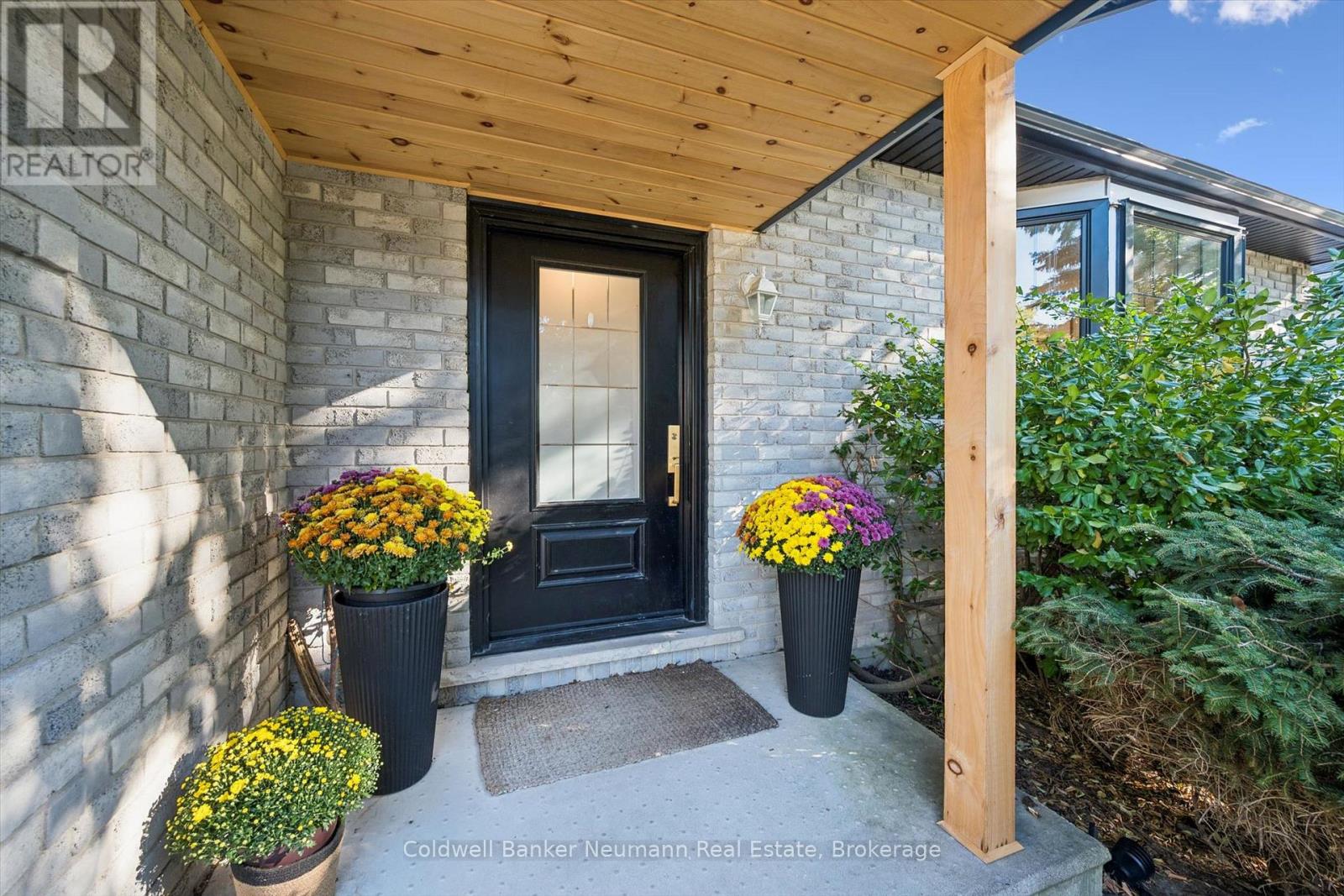 9 Sunrise Court, Guelph (Willow West/Sugarbush/West Acres), Ontario, N1K1J3, Guelph (Willow West/Sugarbush/West Acres), Ontario — photo 4 of 5