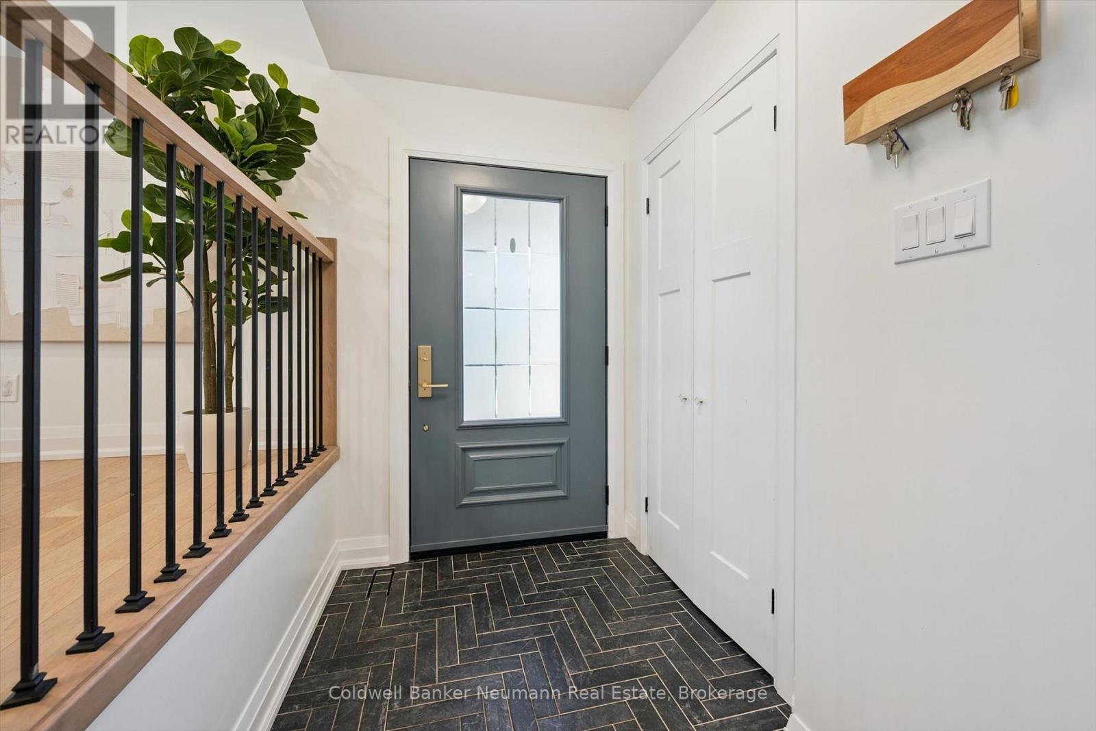 9 Sunrise Court, Guelph (Willow West/Sugarbush/West Acres), Ontario, N1K1J3, Guelph (Willow West/Sugarbush/West Acres), Ontario — photo 5 of 5
