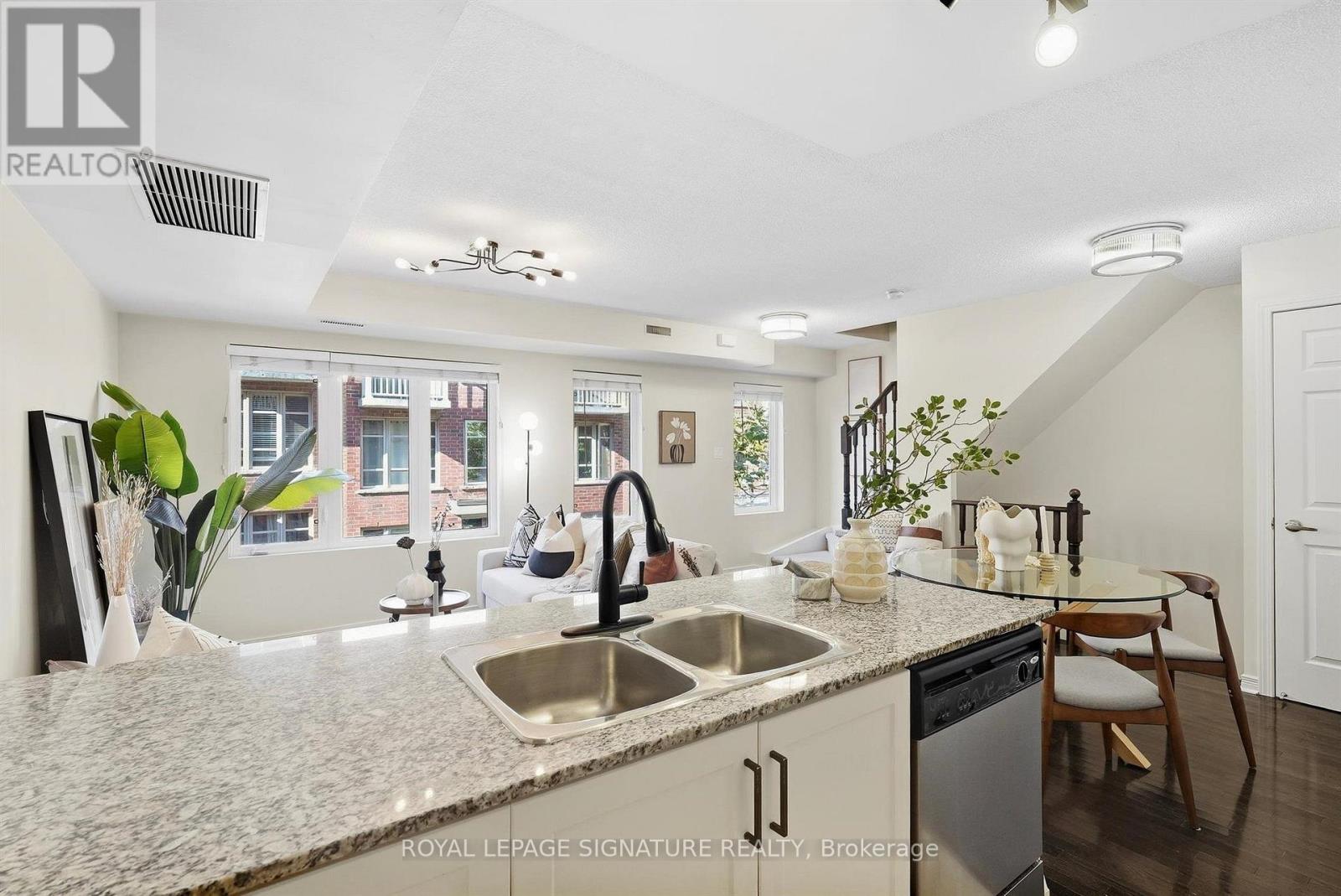 #225 11 RUTTAN STREET - 15