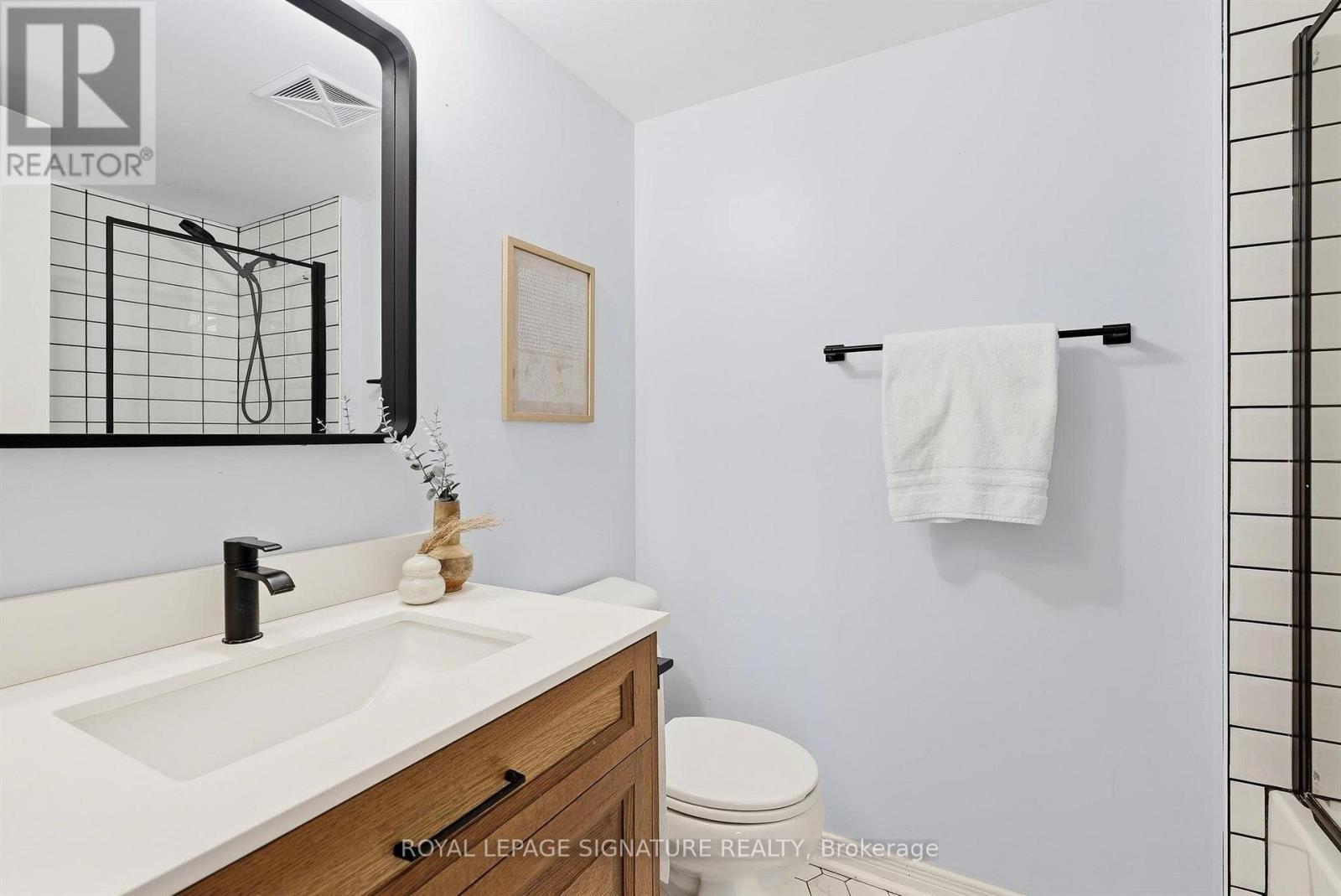 #225 11 RUTTAN STREET - 23