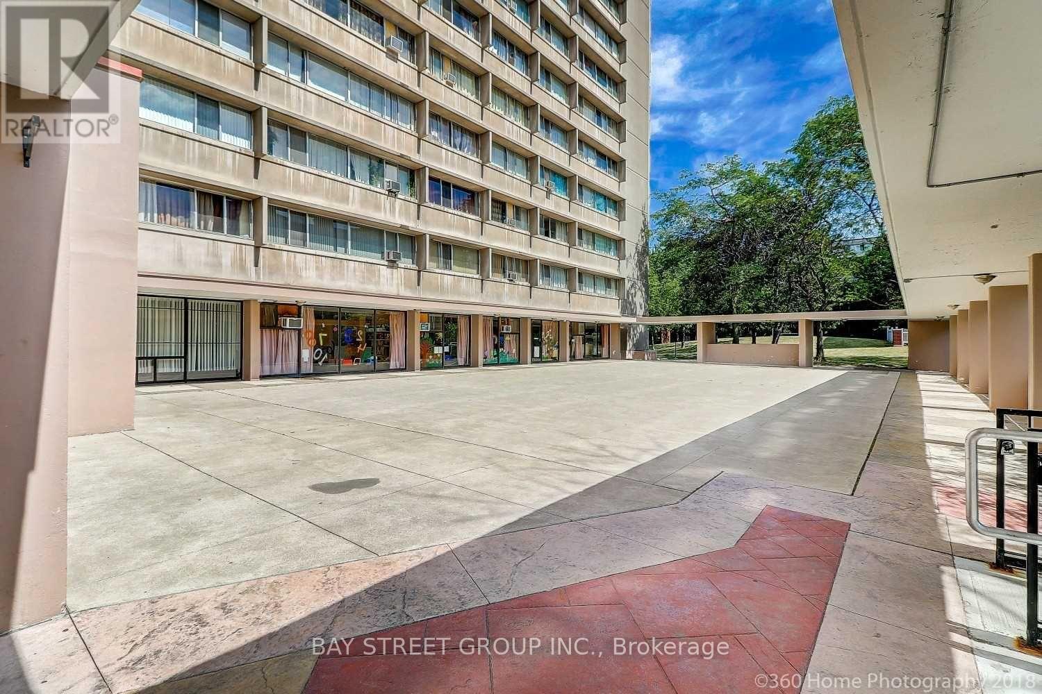 1010 - 100 LEEWARD GLENWAY