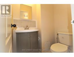 1010 - 100 Leeward Glenway, Toronto, ON M3C2Z1 Photo 17