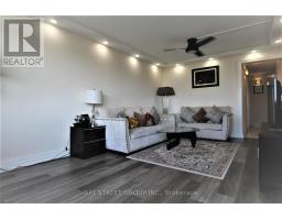 1010 - 100 Leeward Glenway, Toronto, ON M3C2Z1 Photo 11