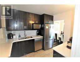 1010 - 100 Leeward Glenway, Toronto, ON M3C2Z1 Photo 9