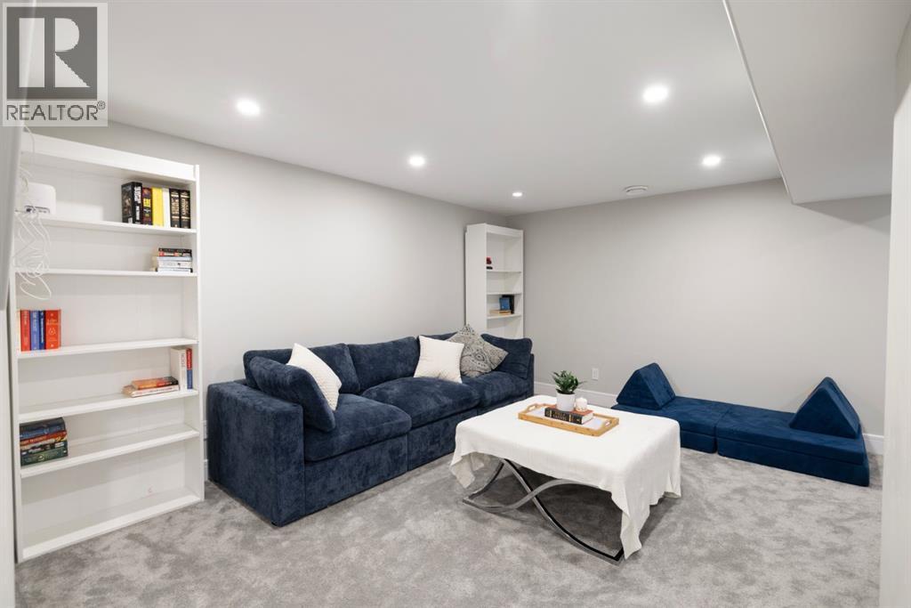 3915 23 Avenue SW - photo 31