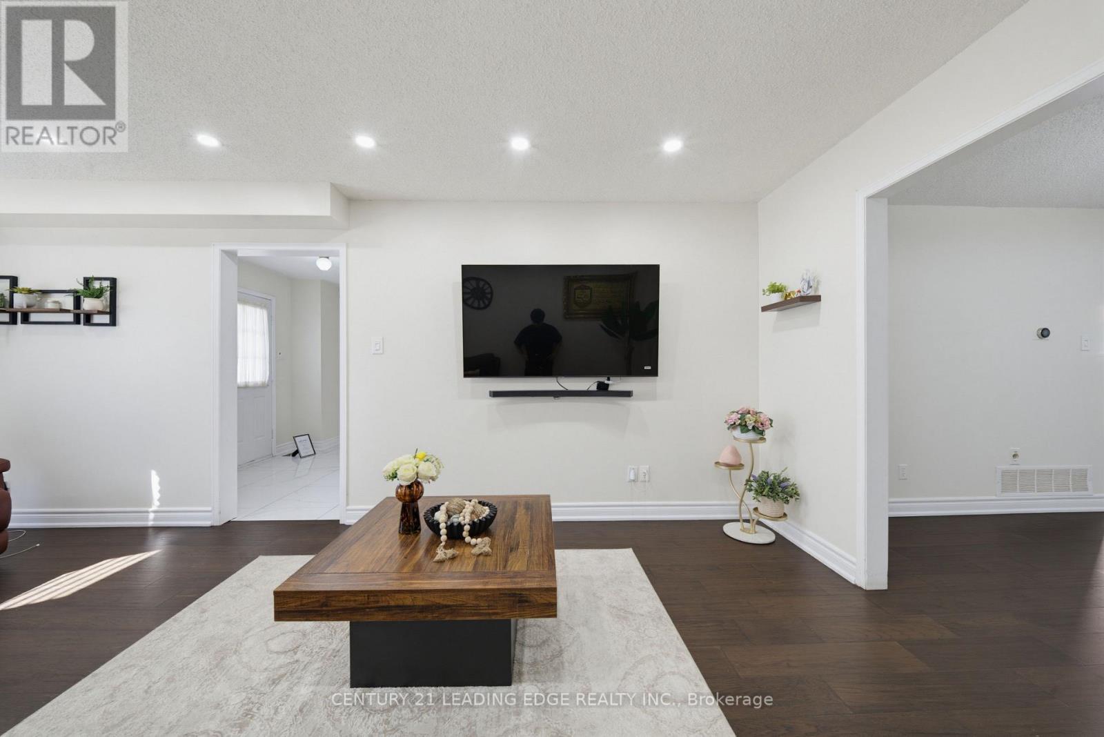 2353 WILDWOOD CRESCENT - 11