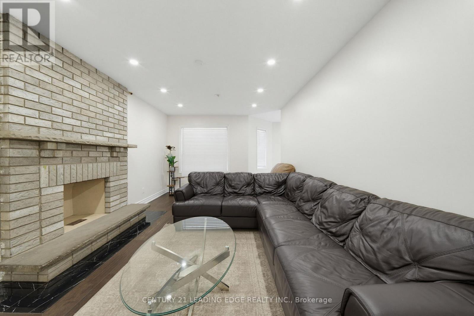 2353 WILDWOOD CRESCENT - 18