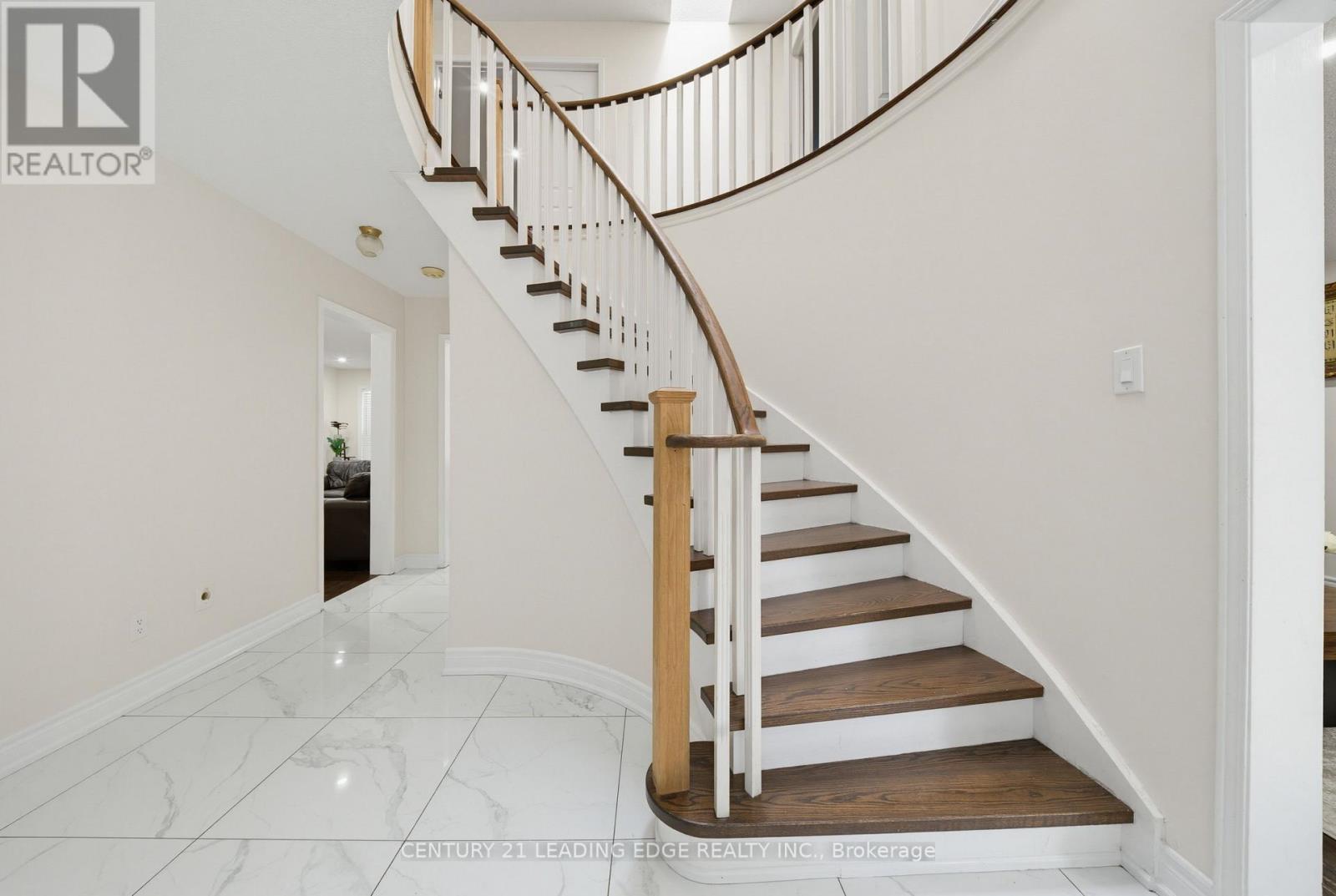 2353 WILDWOOD CRESCENT - 22