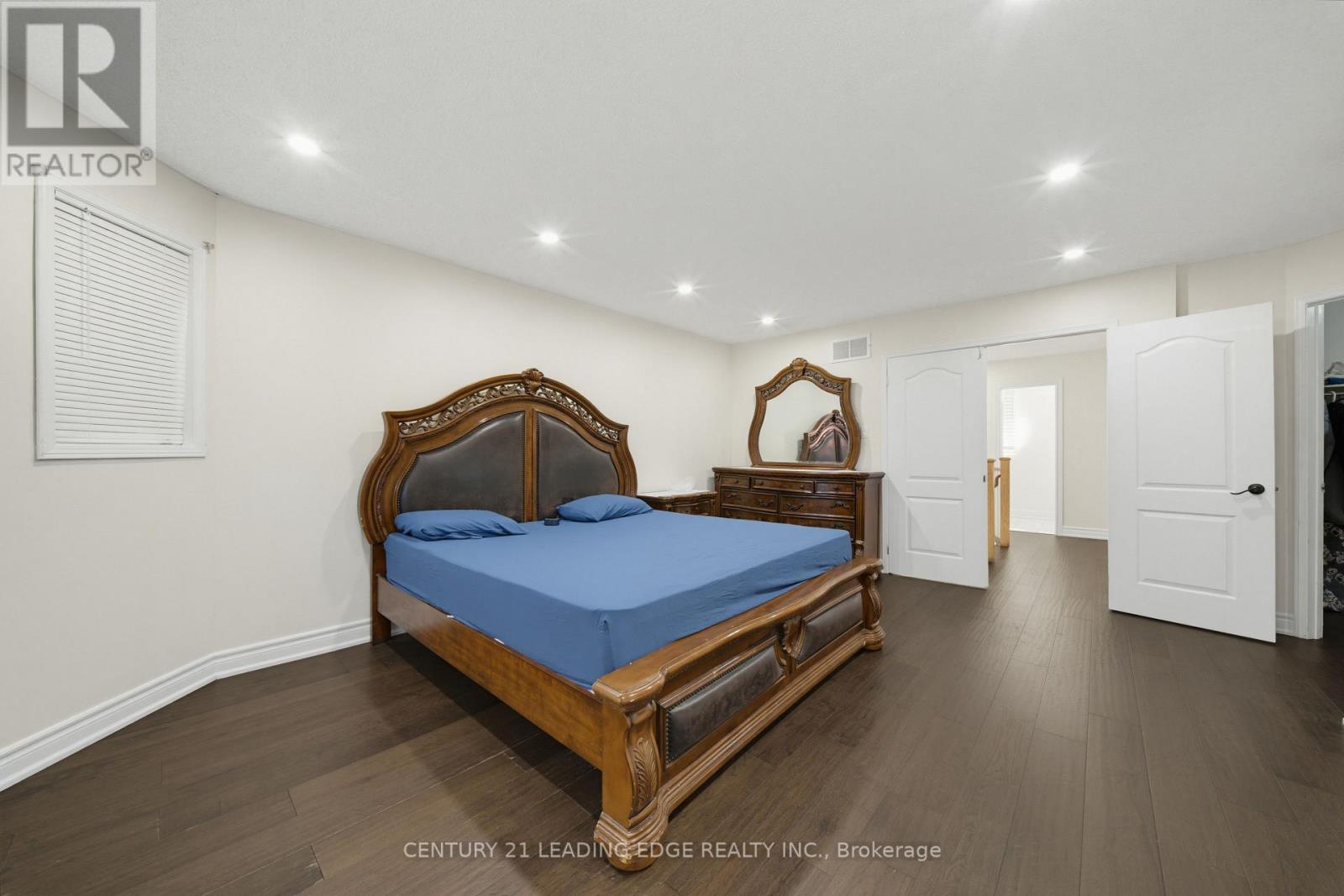2353 WILDWOOD CRESCENT - 24