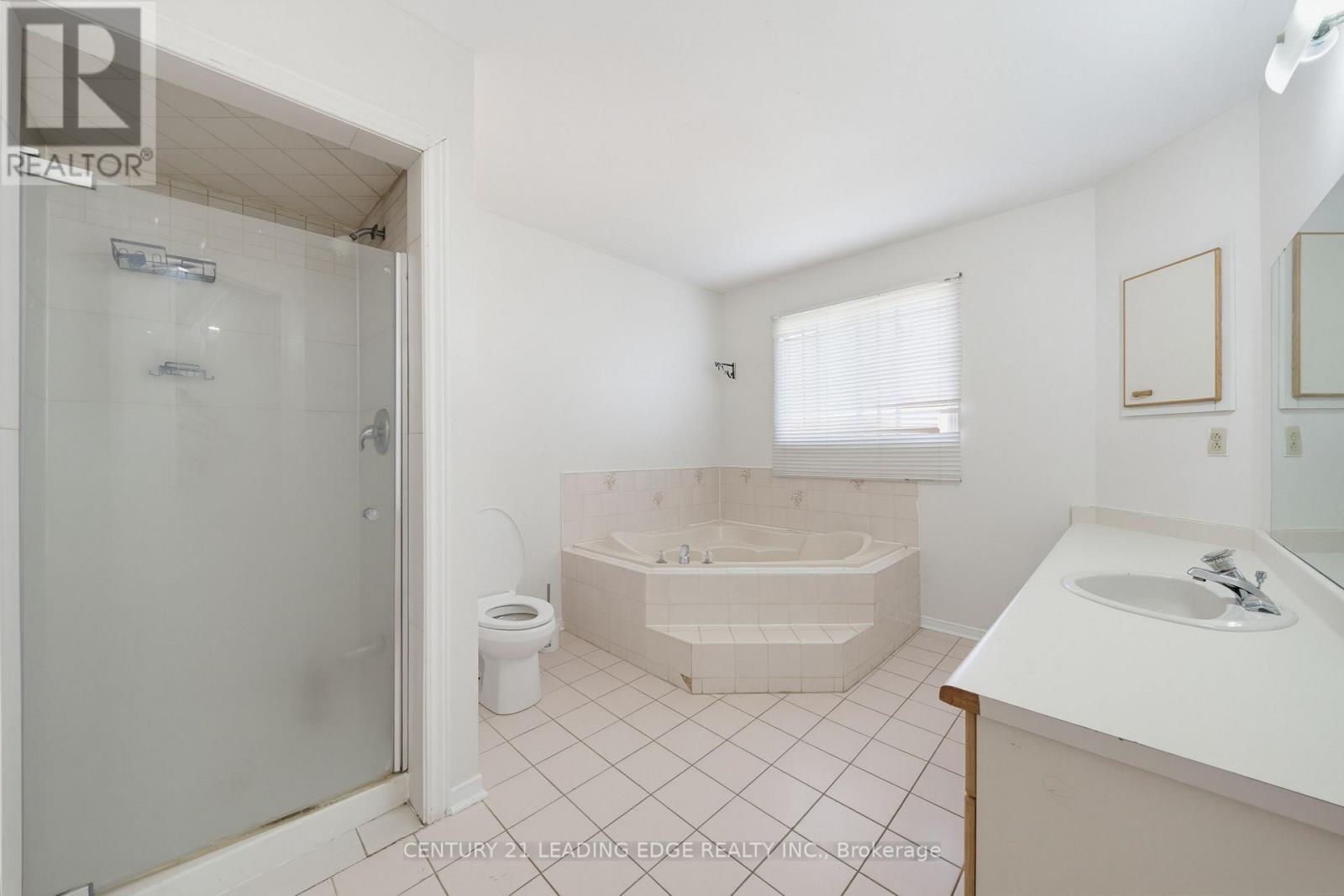 2353 WILDWOOD CRESCENT - Image 25