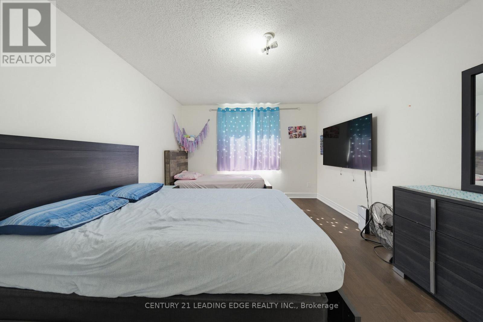 2353 WILDWOOD CRESCENT - 31