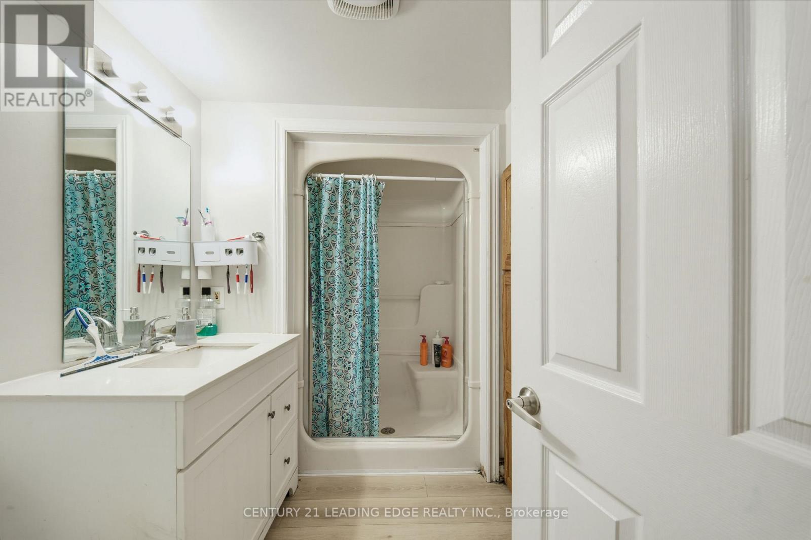 2353 WILDWOOD CRESCENT - 36