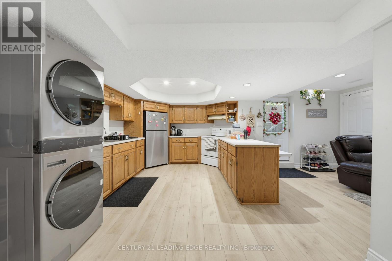 2353 WILDWOOD CRESCENT - 38