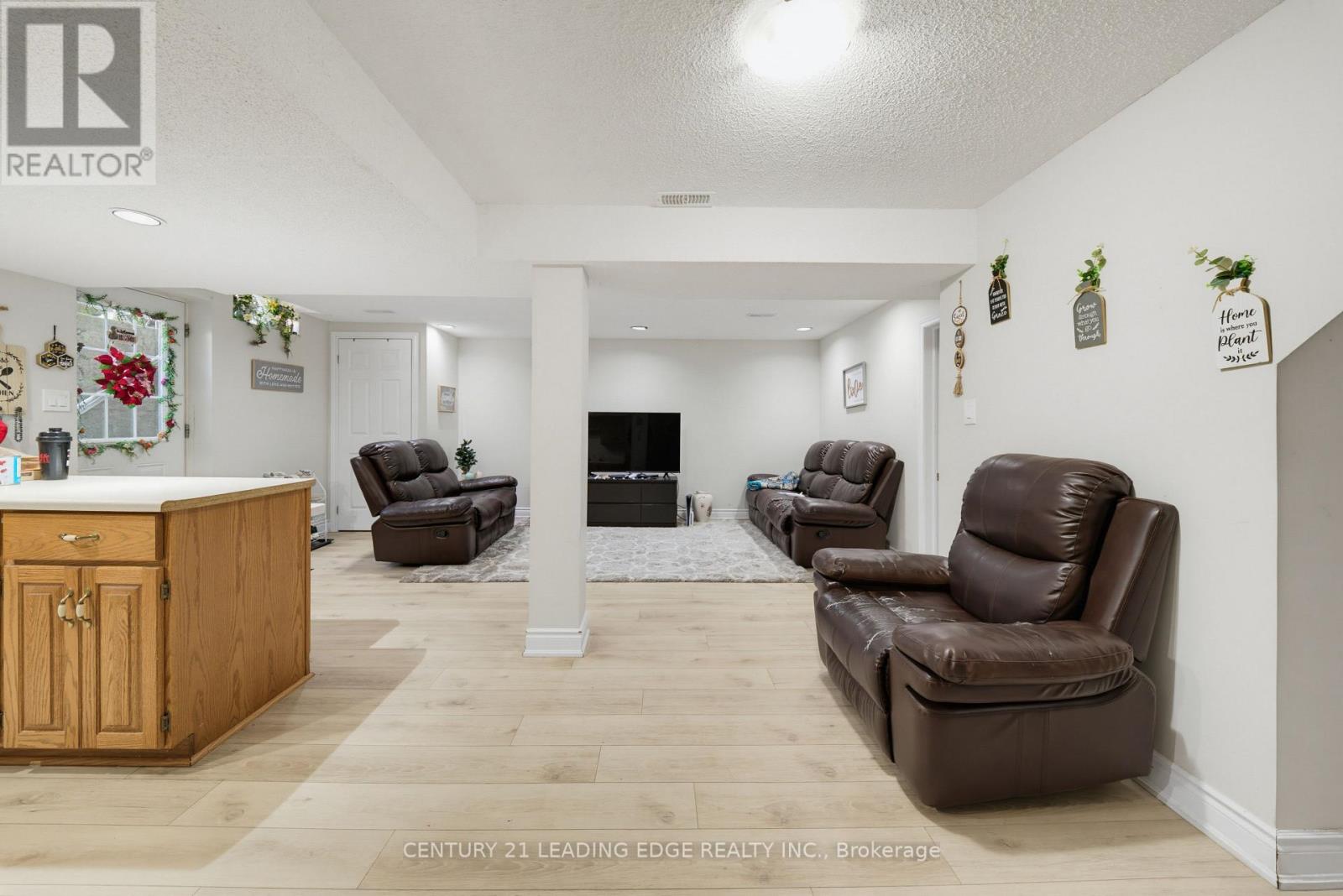 2353 WILDWOOD CRESCENT - Image 42