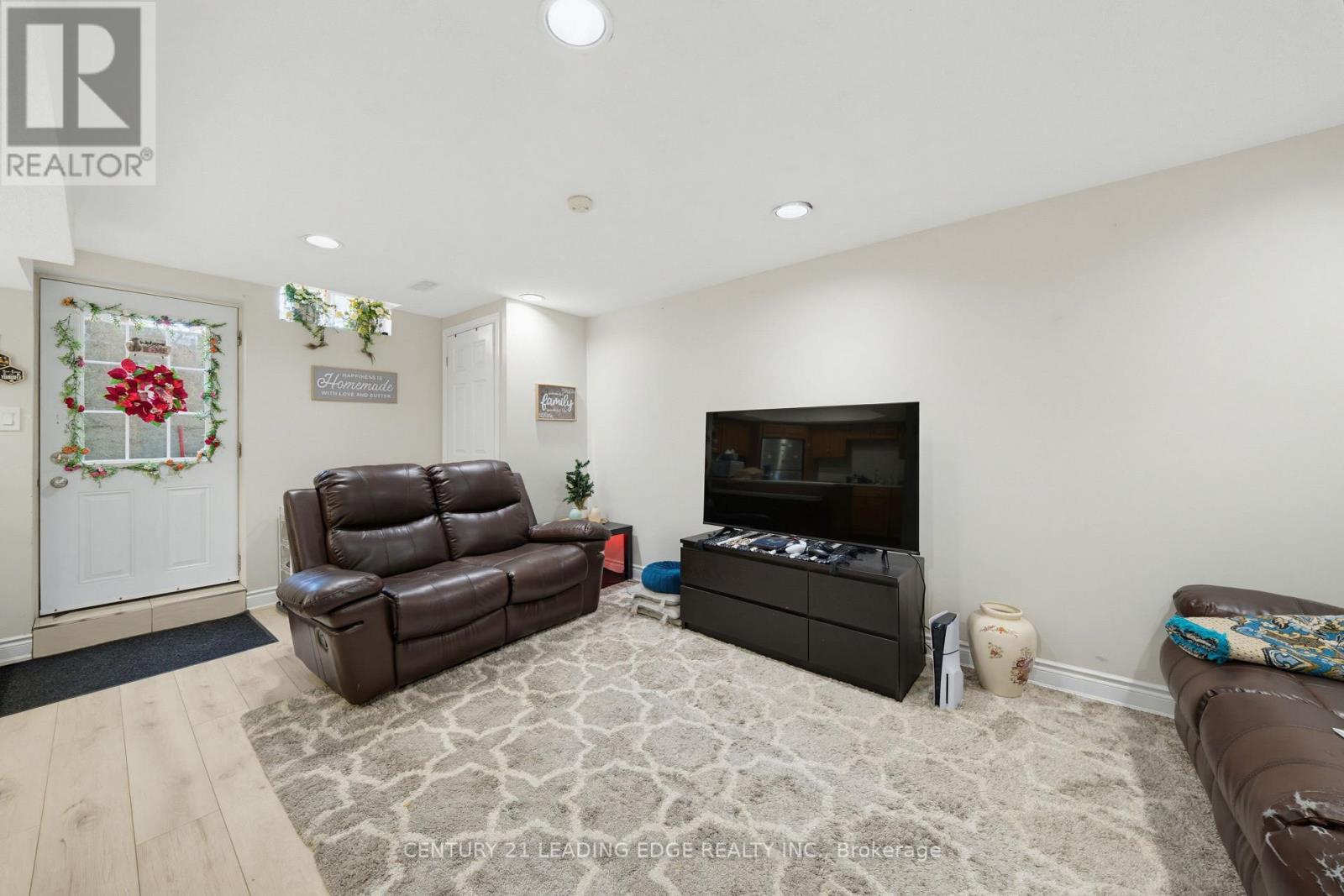 2353 WILDWOOD CRESCENT - Image 44