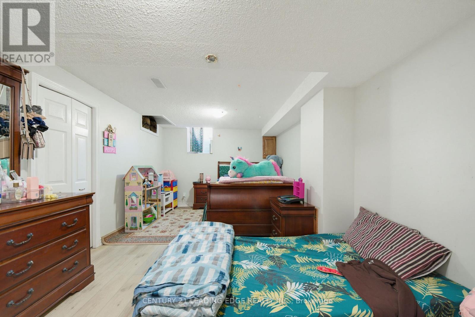 2353 WILDWOOD CRESCENT - 47