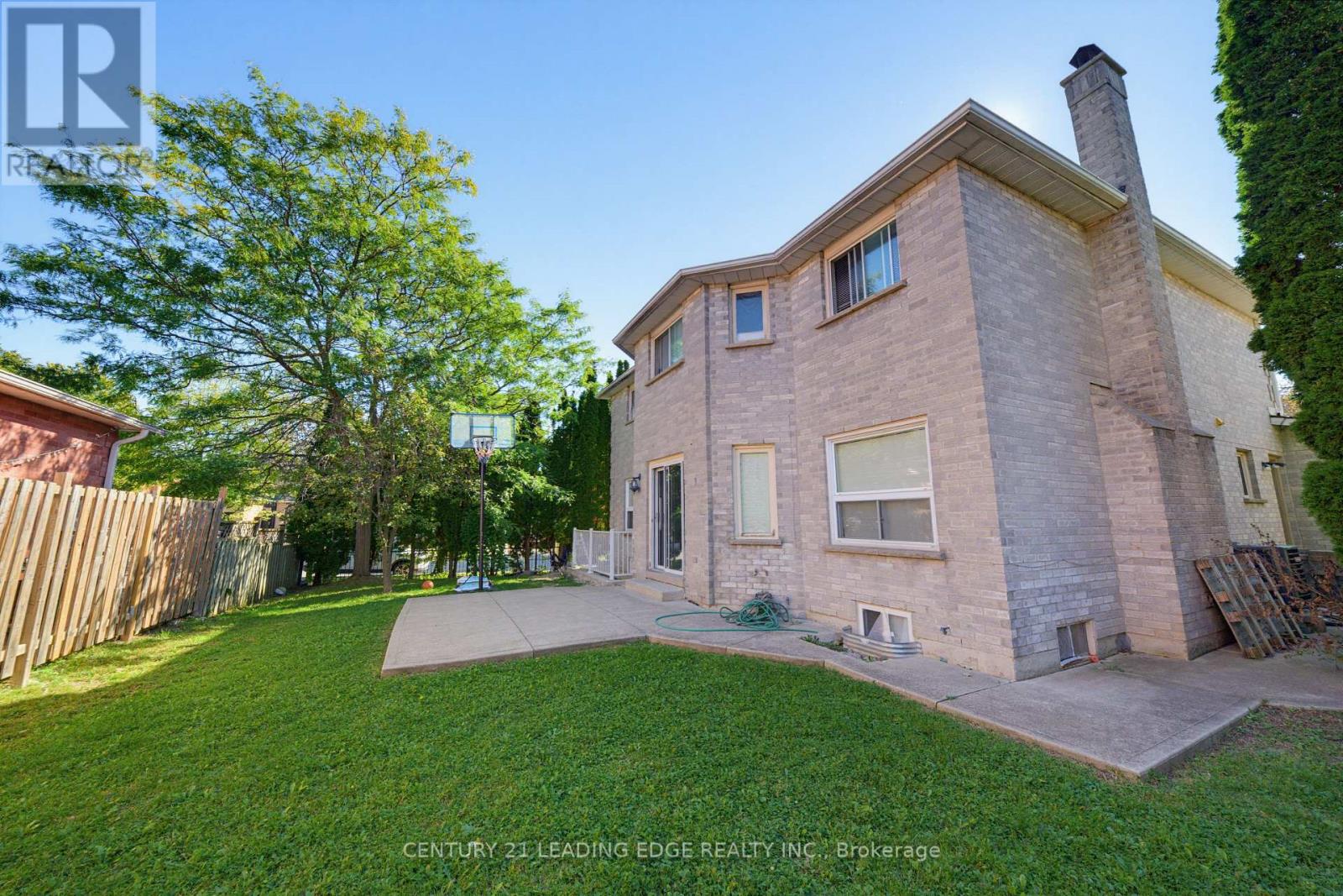 2353 WILDWOOD CRESCENT - 49