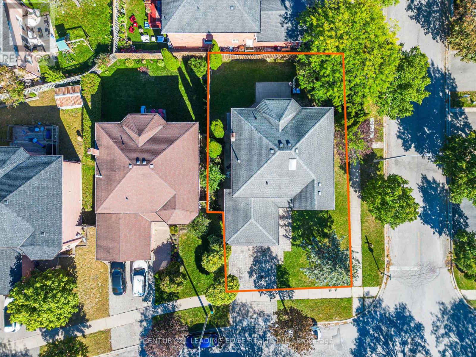 2353 WILDWOOD CRESCENT - 5