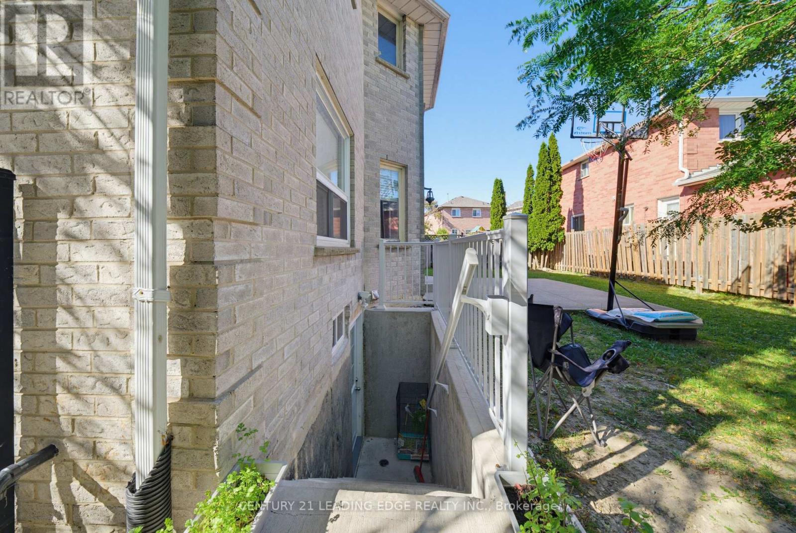 2353 WILDWOOD CRESCENT - 50