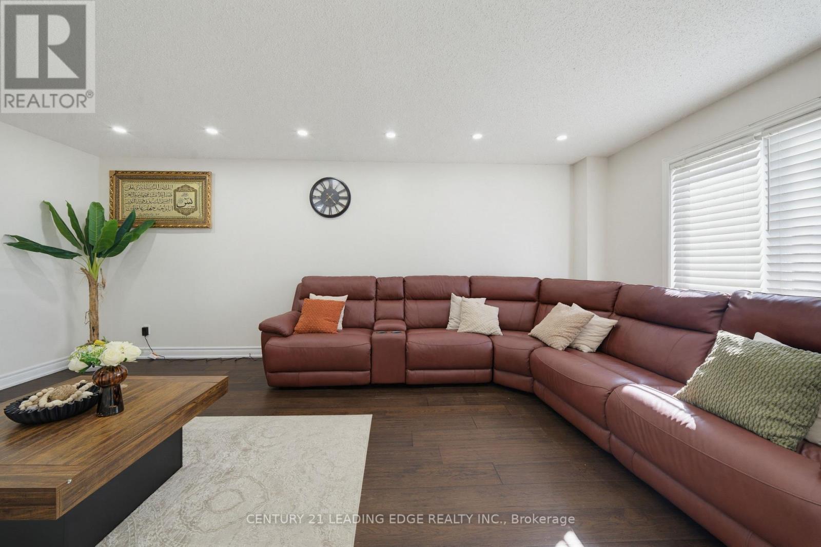 2353 WILDWOOD CRESCENT - Image 9