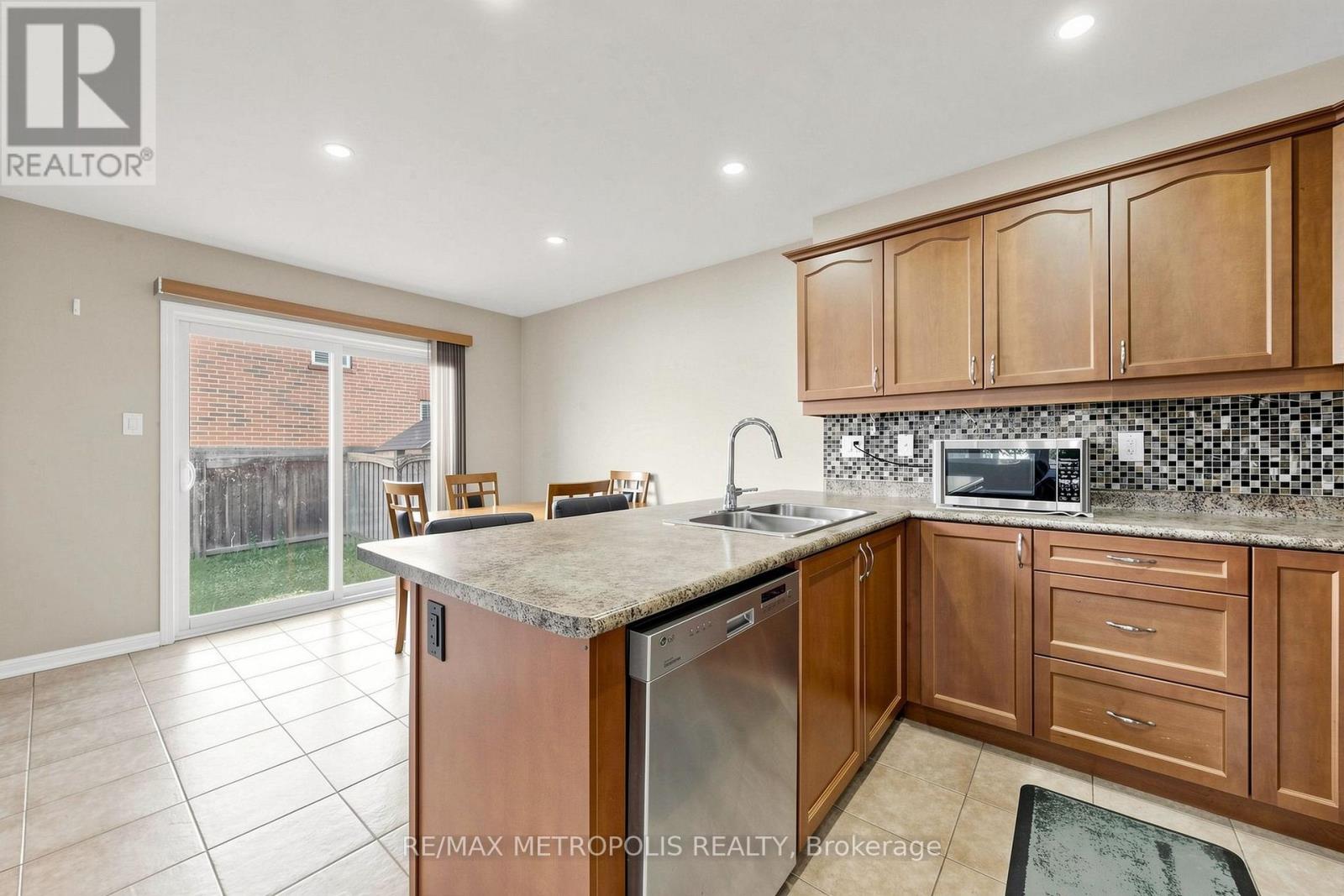 1913 LIATRIS DRIVE - Image 23