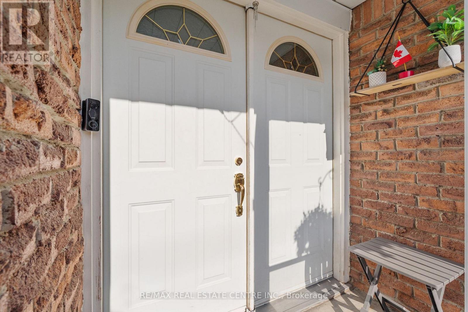 Photo of 15 - 33 CELESTE DRIVE