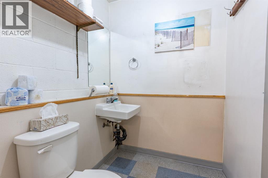 1944 11 Avenue NW, Medicine Hat — photo 11
