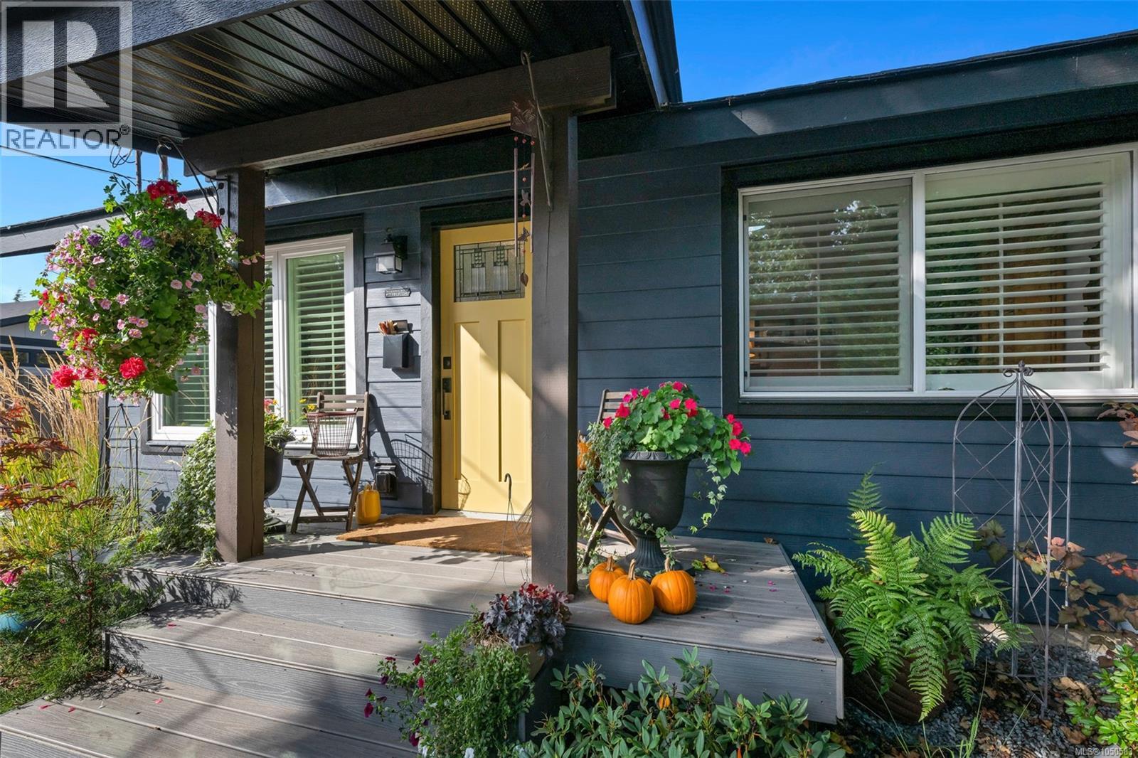 4826 West Saanich Rd - 1