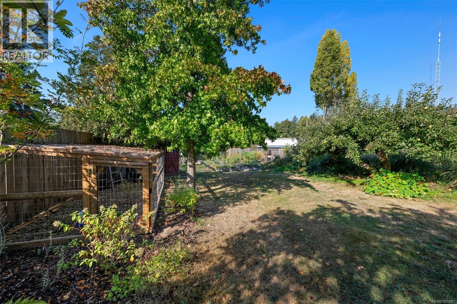4826 West Saanich Rd - 30