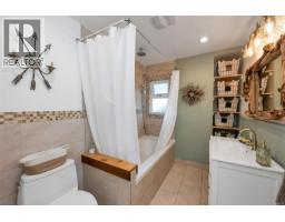 4826 West Saanich Rd, Saanich, BC V8Z3H5 Photo 12