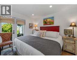 4826 West Saanich Rd, Saanich, BC V8Z3H5 Photo 15