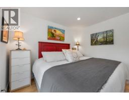 4826 West Saanich Rd, Saanich, BC V8Z3H5 Photo 17