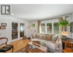 Living room - 4826 West Saanich Rd, Saanich, BC V8Z3H5 Photo 6