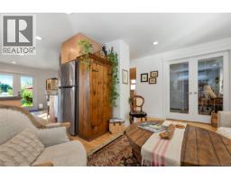 4826 West Saanich Rd, Saanich, BC V8Z3H5 Photo 7