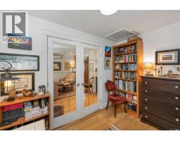 4826 West Saanich Rd, Saanich, BC V8Z3H5 Photo 8