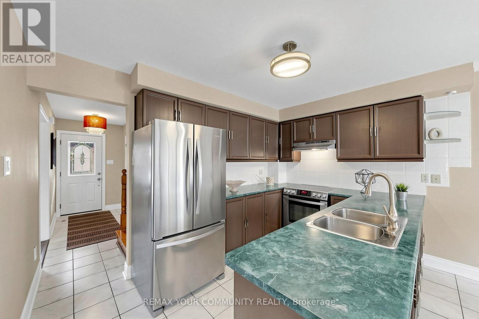 172 PATNA CRESCENT - 10