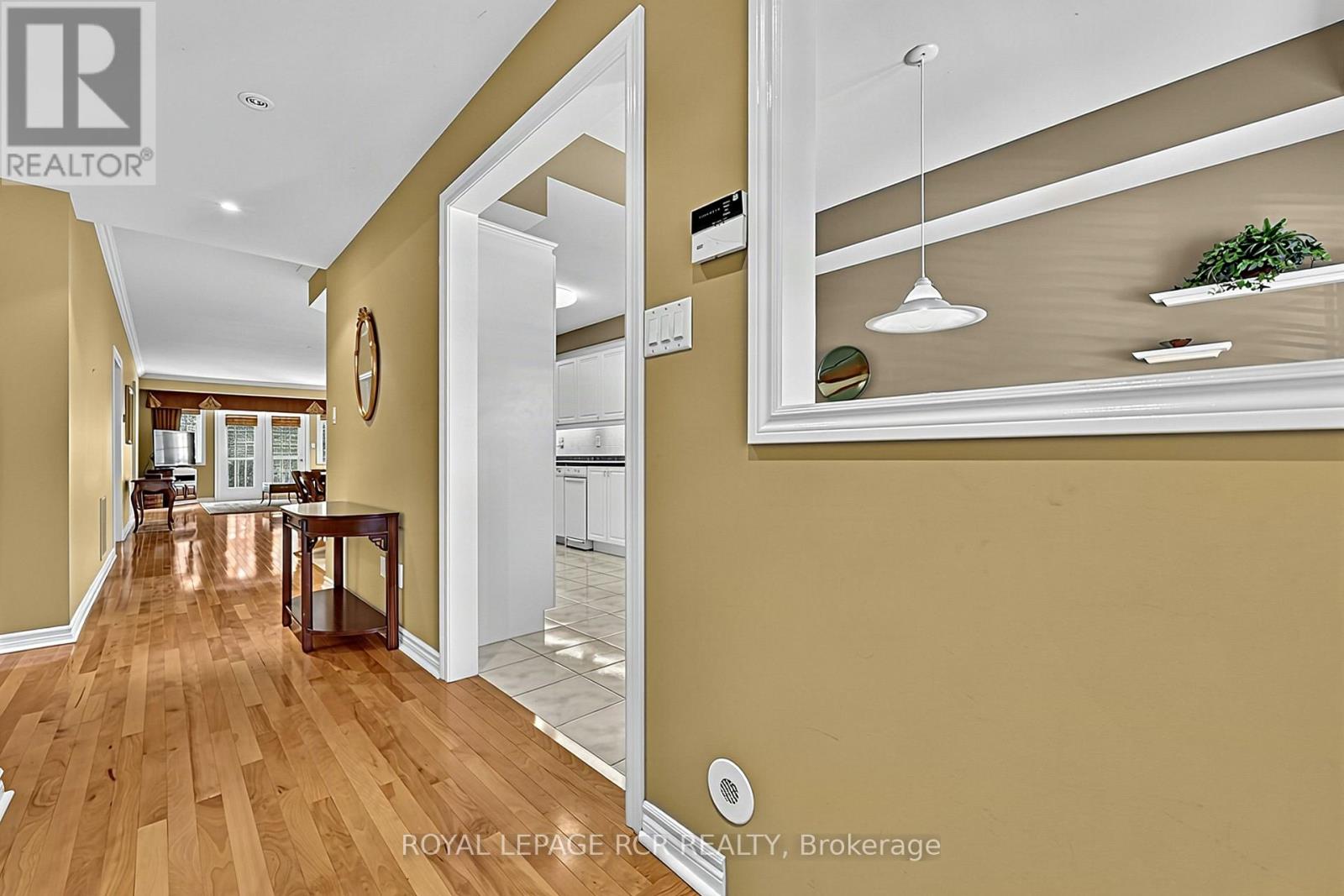 #11 520 SILKEN LAUMANN DRIVE - 12