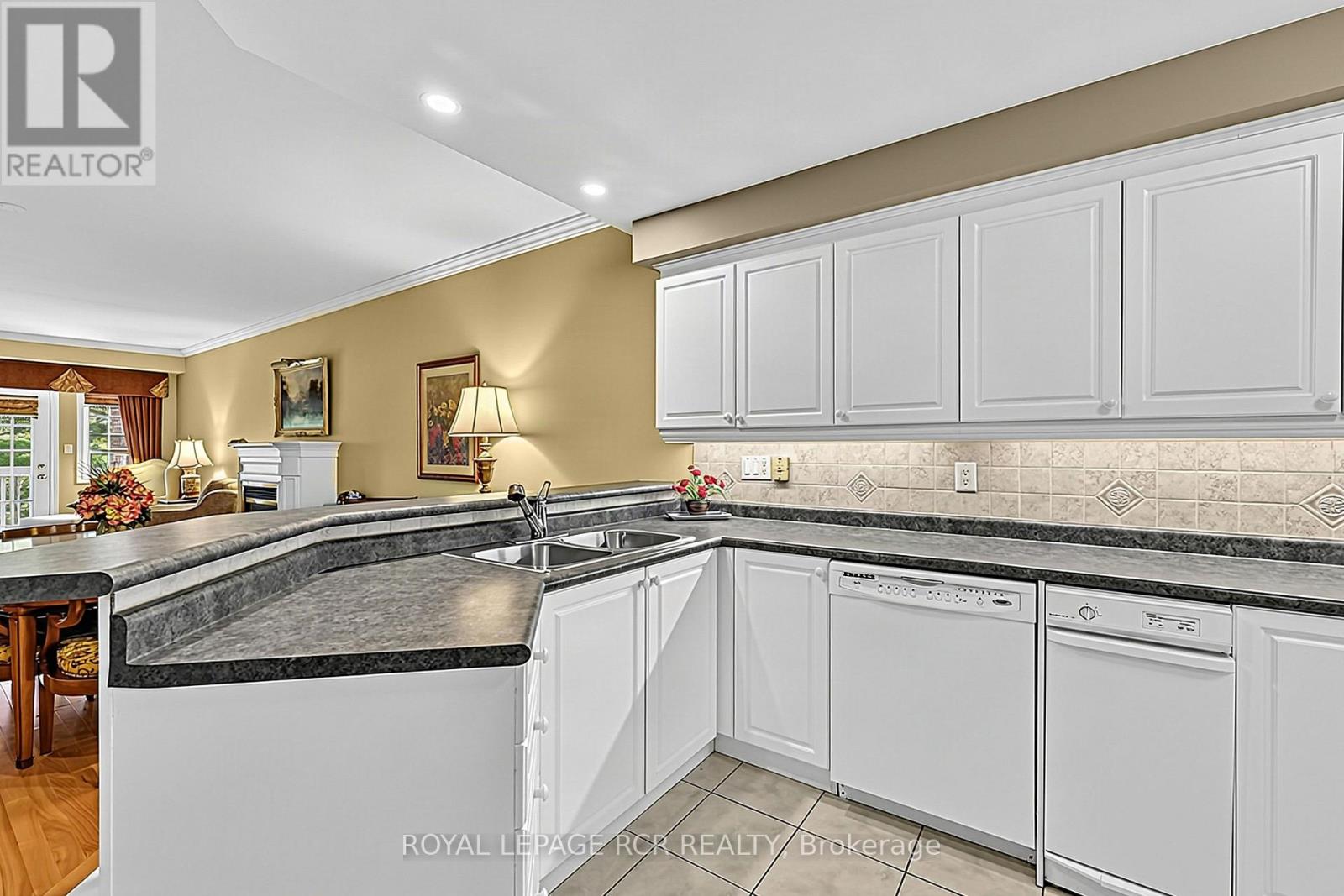 #11 520 SILKEN LAUMANN DRIVE - 18
