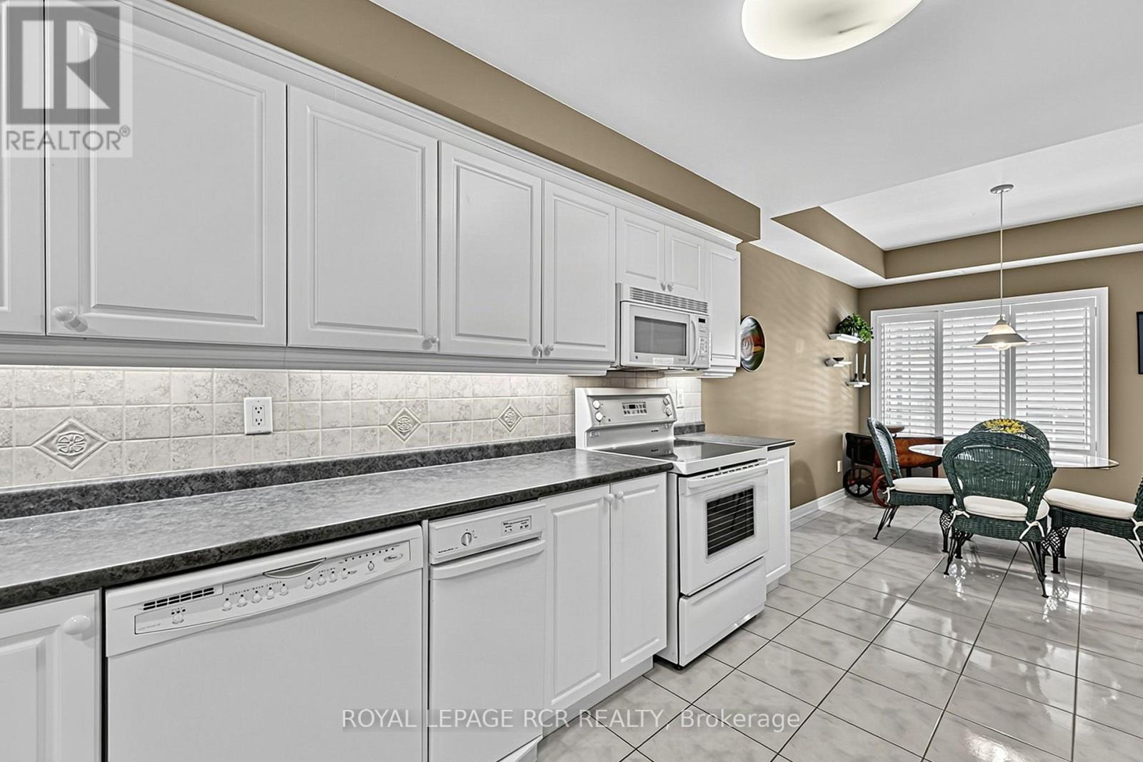 #11 520 SILKEN LAUMANN DRIVE - 19