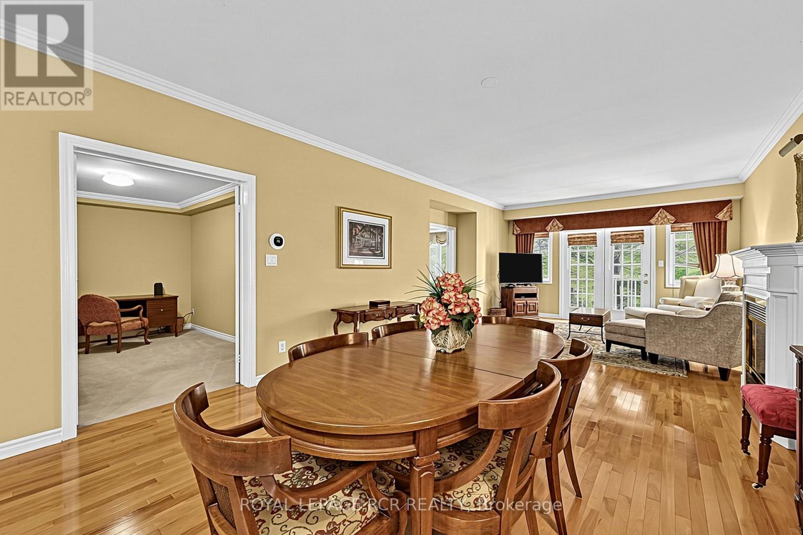 #11 520 SILKEN LAUMANN DRIVE - 27