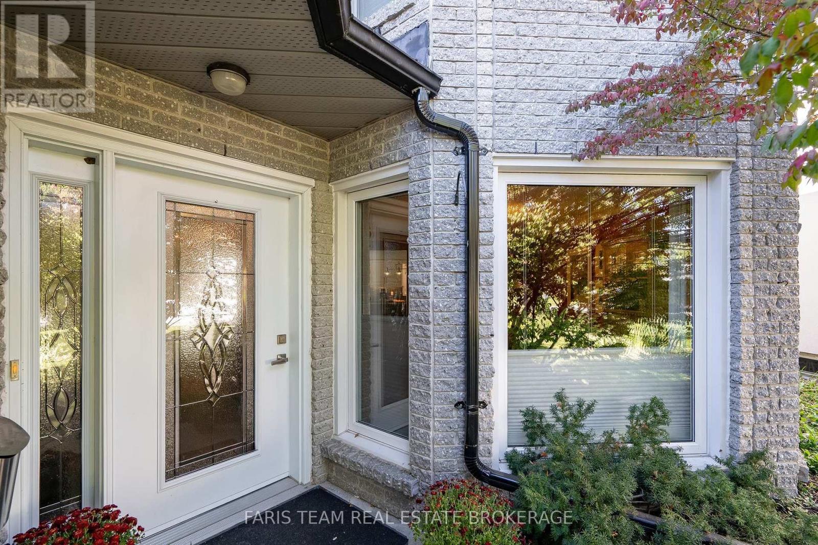 142 Nelson Street, Barrie (Grove East), Ontario, L4M4K8, Barrie (Grove East), Ontario — photo 4 of 5