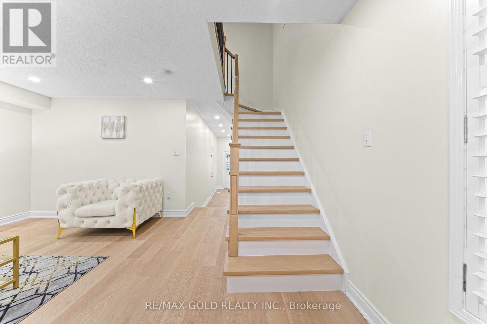 107 CRYSTALVIEW CRESCENT - 10