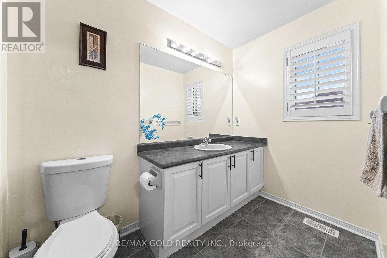 107 CRYSTALVIEW CRESCENT - 12