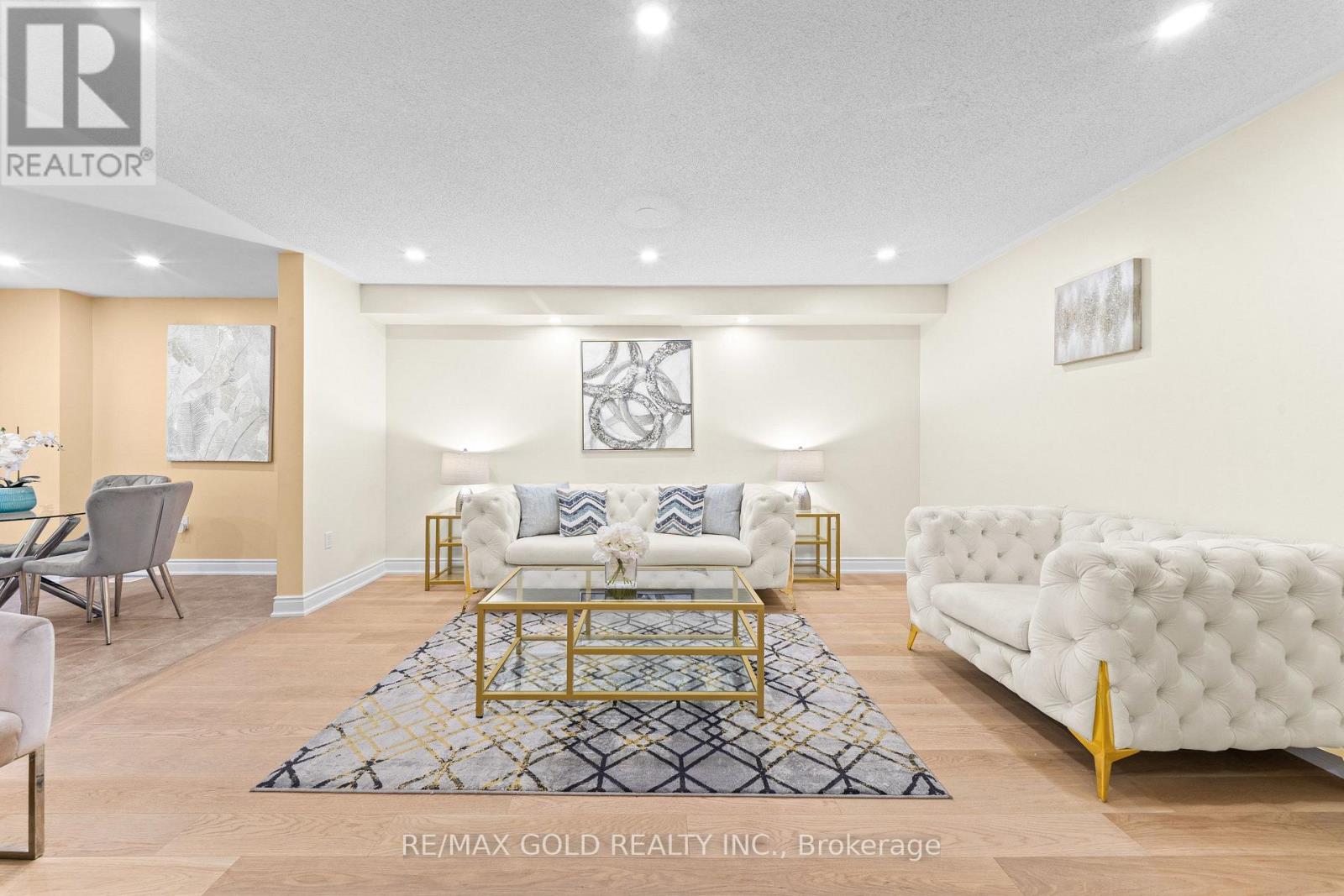 Photo of 107 CRYSTALVIEW CRESCENT