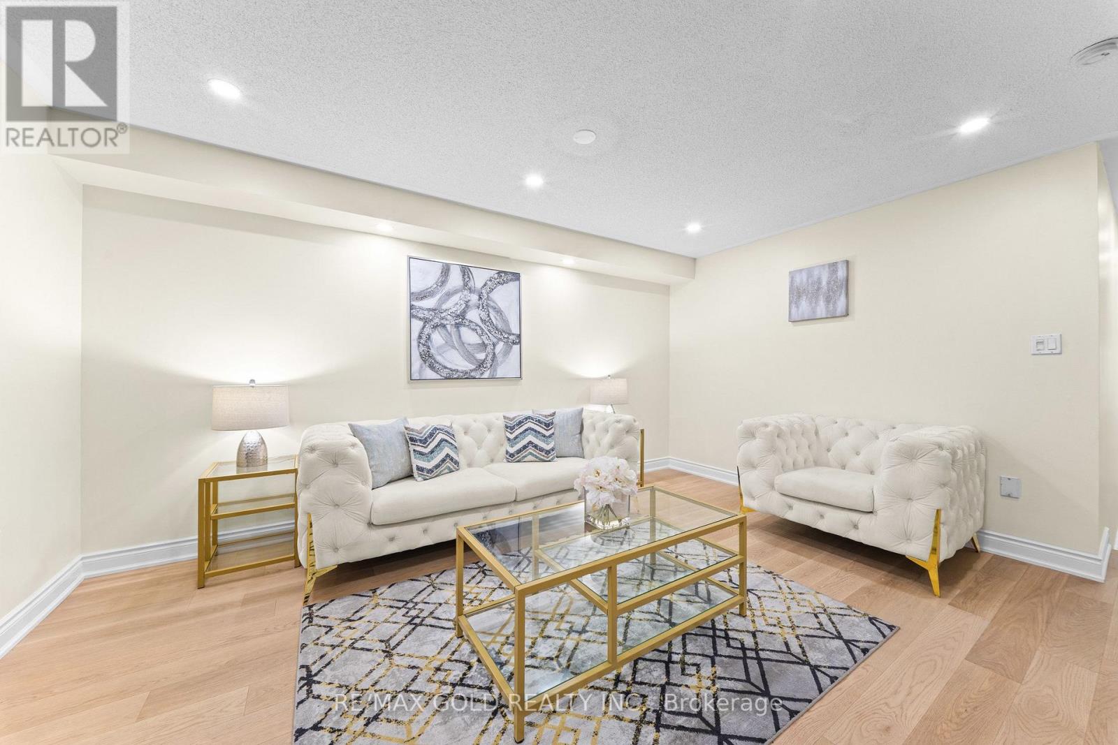 Photo of 107 CRYSTALVIEW CRESCENT