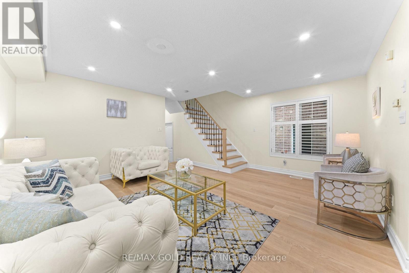 Photo of 107 CRYSTALVIEW CRESCENT