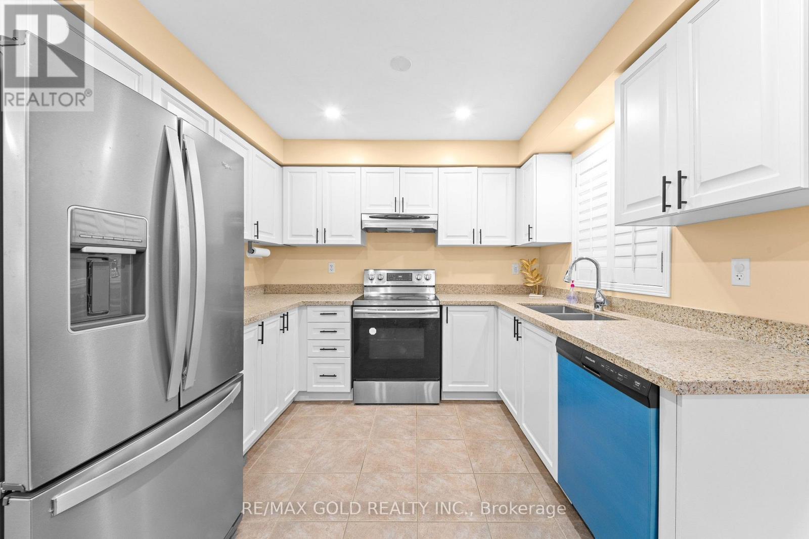 Photo of 107 CRYSTALVIEW CRESCENT