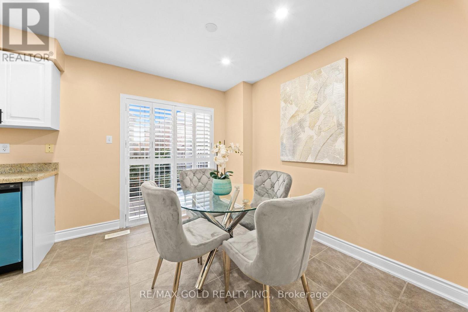 107 CRYSTALVIEW CRESCENT - 8